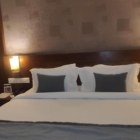 Emperor-Hotel Rachana Continental Pvt Ltd Kizhake Chālakudi Eksteriør bilde