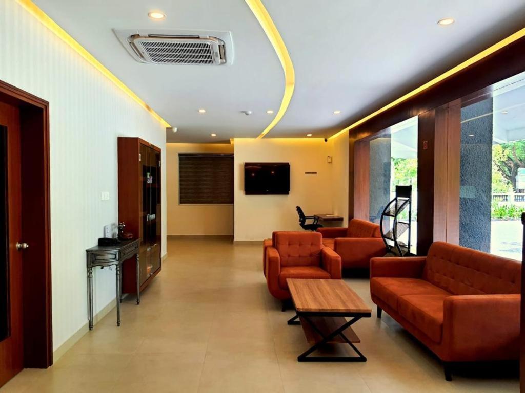 Emperor-Hotel Rachana Continental Pvt Ltd Kizhake Chālakudi Eksteriør bilde