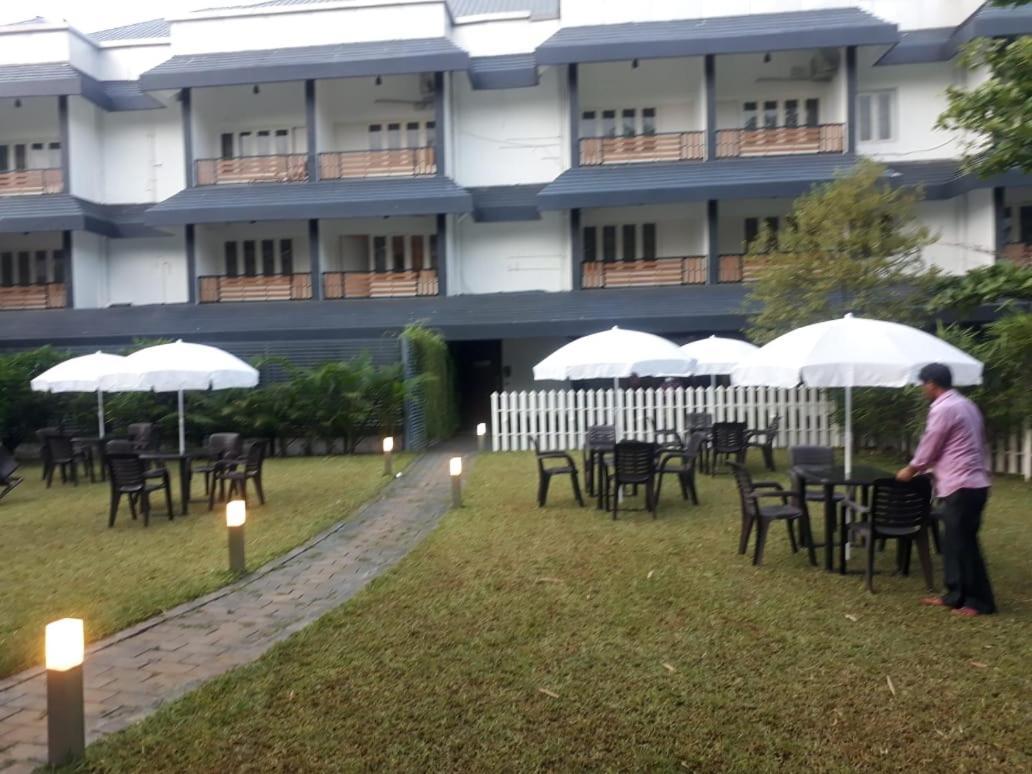 Emperor-Hotel Rachana Continental Pvt Ltd Kizhake Chālakudi Eksteriør bilde