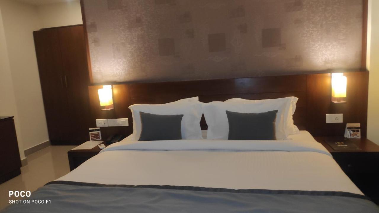 Emperor-Hotel Rachana Continental Pvt Ltd Kizhake Chālakudi Eksteriør bilde