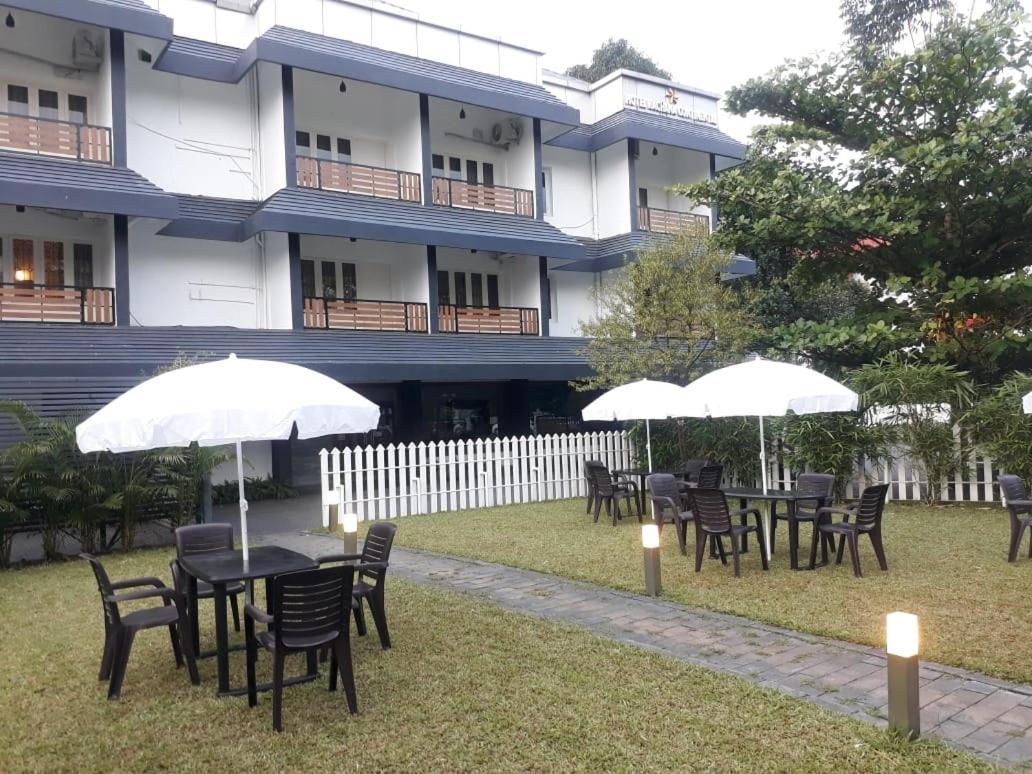 Emperor-Hotel Rachana Continental Pvt Ltd Kizhake Chālakudi Eksteriør bilde