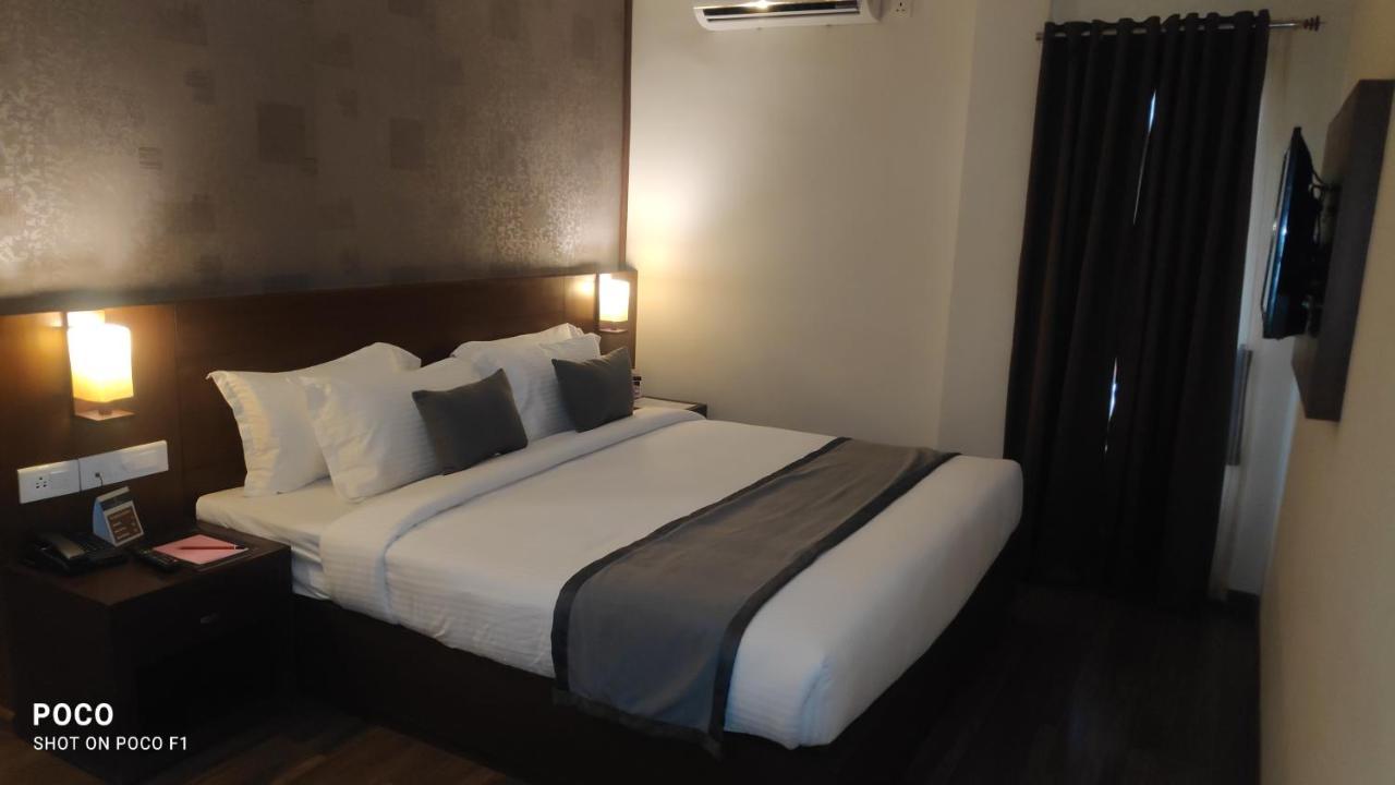 Emperor-Hotel Rachana Continental Pvt Ltd Kizhake Chālakudi Eksteriør bilde