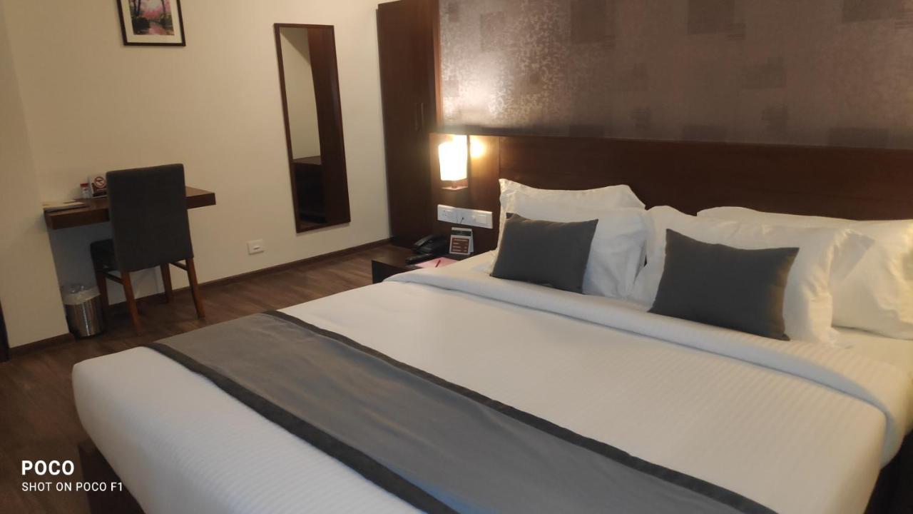 Emperor-Hotel Rachana Continental Pvt Ltd Kizhake Chālakudi Eksteriør bilde