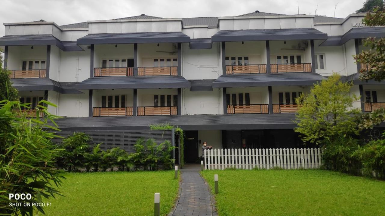 Emperor-Hotel Rachana Continental Pvt Ltd Kizhake Chālakudi Eksteriør bilde